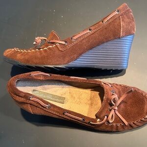 Eddie Bauer Brown Suede moccasin Loafer with Bow tie